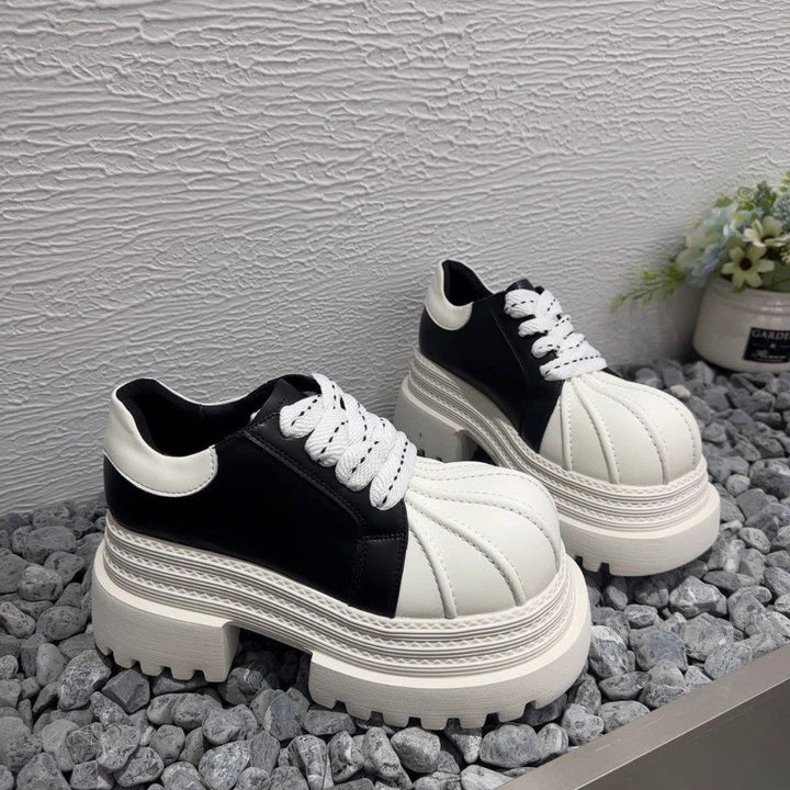 Damen Chunky Sneaker mit robustem Profil und stylischer Nahtdetails Echo Archiv