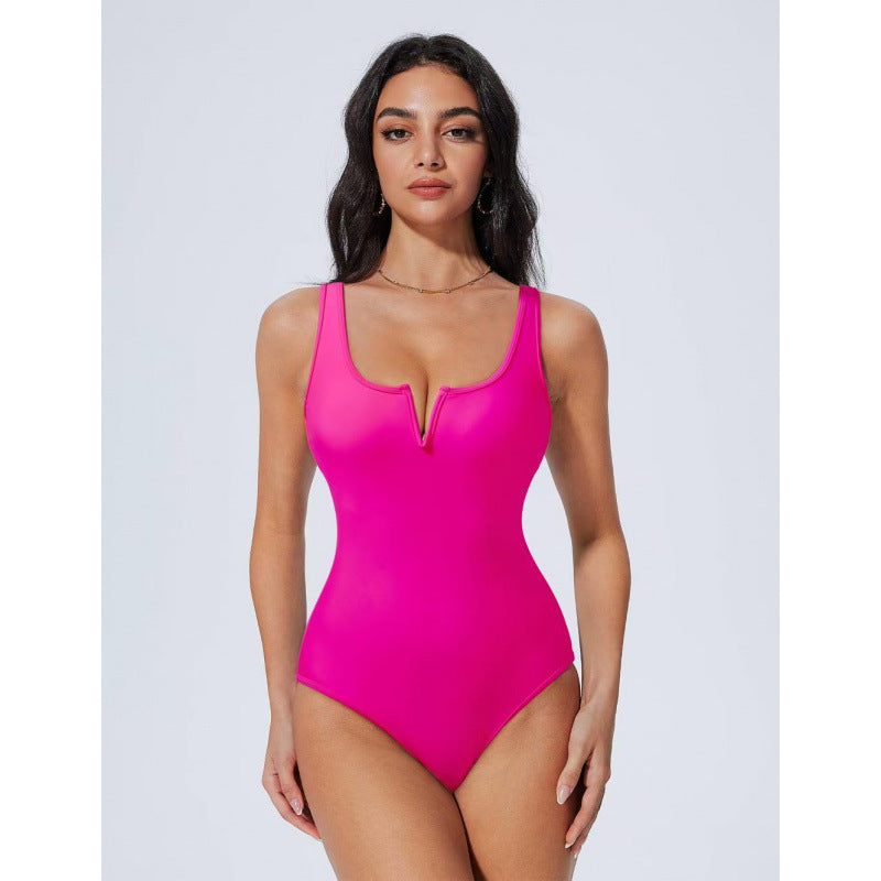 Damen Einteiliger Badeanzug mit tiefem V-Ausschnitt und kontrastierenden Details Echo Archiv
