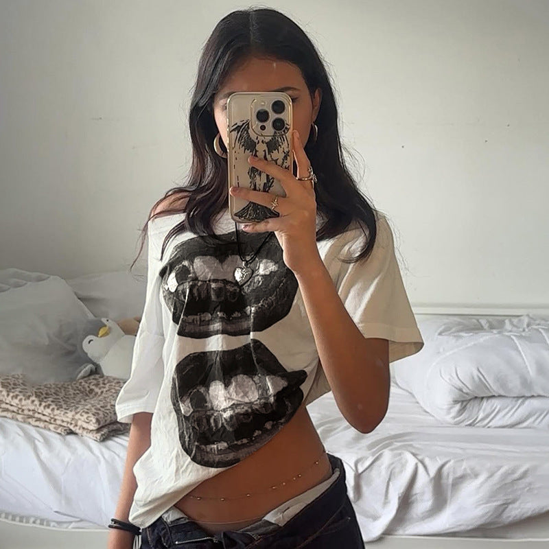 Damen lässiges T-Shirt mit glänzendem Kreuzdesign und großzügigem Ausschnitt Echo Archiv