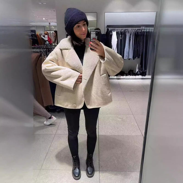 Damen nan kurzer Lammfellimitat-Blouson mit Teddyfutter, Hemdkragen und Eingrifftaschen Echo Archiv