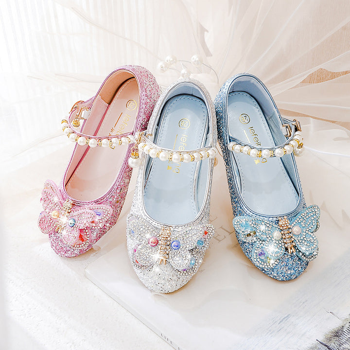 Mädchen Ballerinas mit funkelnden Schmetterlingsapplikationen und Perlenverzierungen Echo Archiv