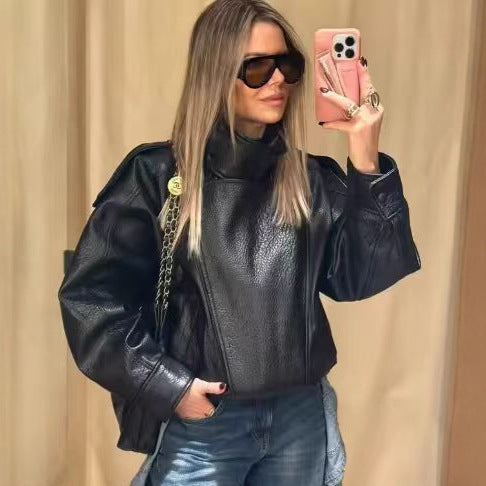 Damen nan oversize Kunstlederblouson mit hohem Stehkragen, asymmetrischer Druckknopfleiste, Schulterklappen und elastischem Saum Echo Archiv
