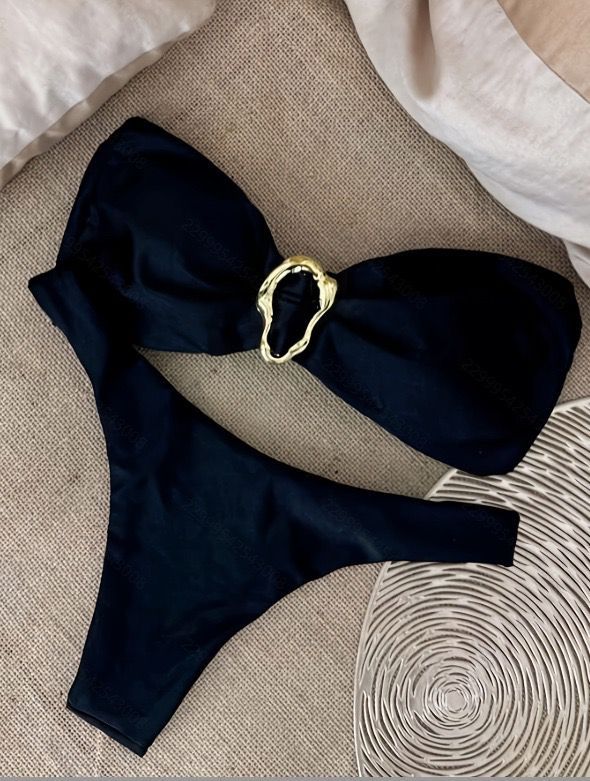 Damen Bikini-Set mit elegantem Knoten und goldener Akzentverzierung Echo Archiv