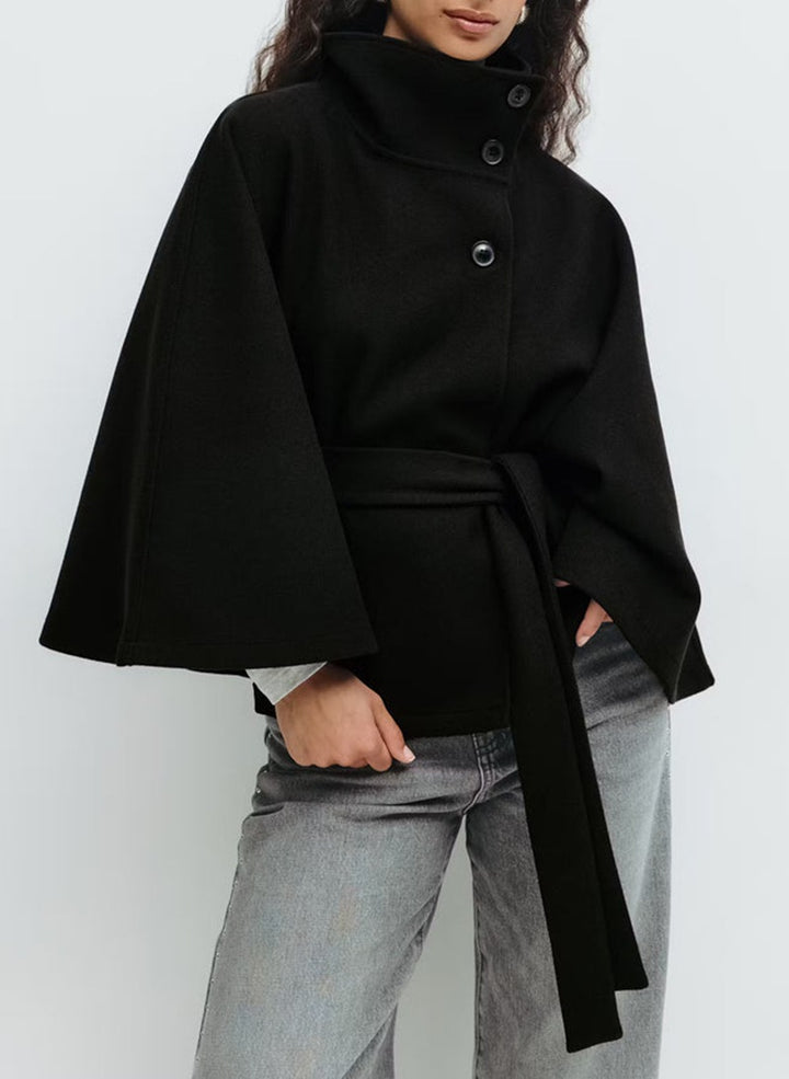 Damen Kurzmantel mit Stehkragen, tailliertem Gürtel und Kimonoärmeln – Célinea