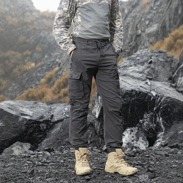 Herren Tactical-Utility Cargohose im Joggercut mit verstärkten Kniepartien, elastischem Komfortbund und Organizer-Taschen Echo Archiv