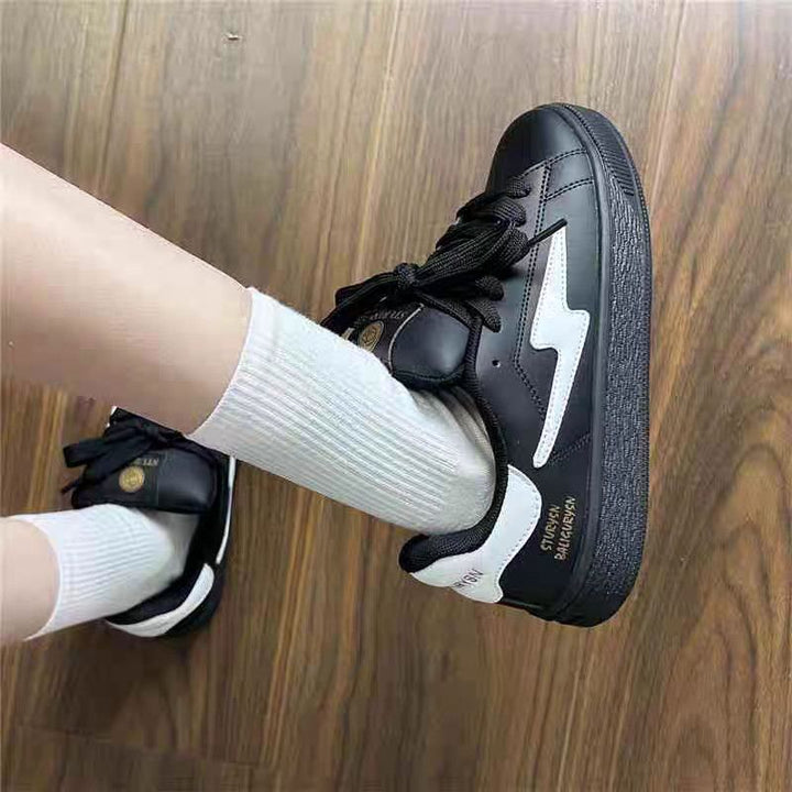 Damen Sportliche Sneakers mit verstellbarem Klettverschluss und gepolsterter Innensohle Echo Archiv