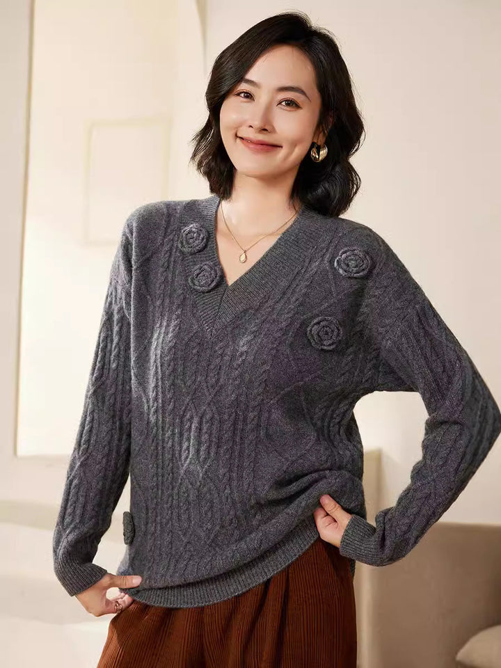Damen Zopfmuster-V-Pullover mit dreidimensionalen Blumenapplikationen aus weichem Wollmix Echoarchiv