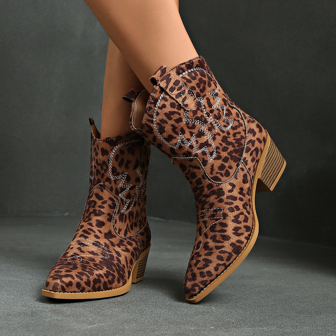 Damen nan Kurzschaft‑Westernboot mit dekorativer Stickerei, eckigem Blockabsatz und weichem Veloursfinish Echo Archiv