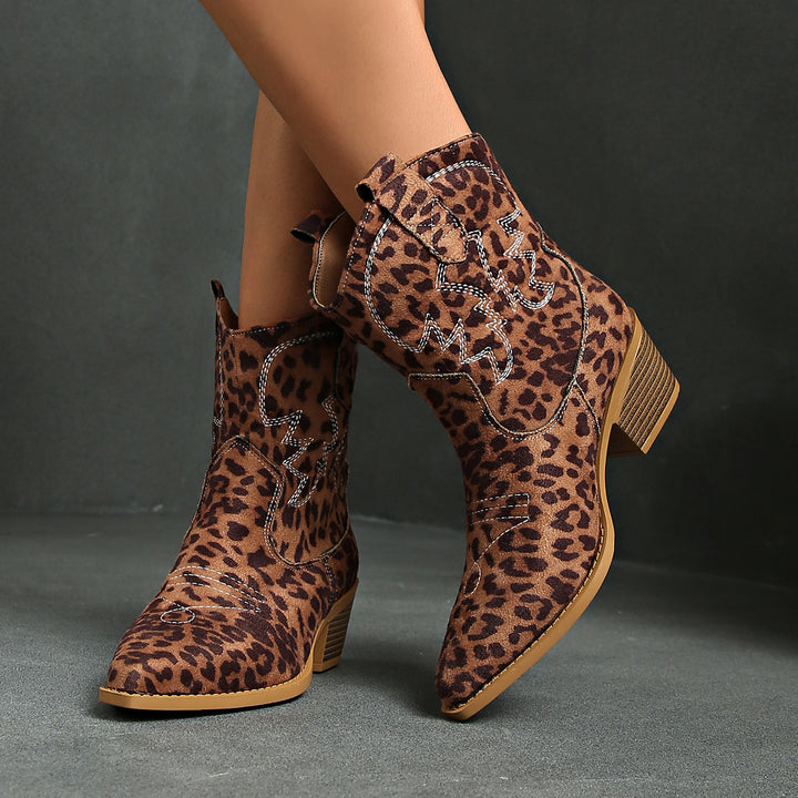 Damen nan Kurzschaft‑Westernboot mit dekorativer Stickerei, eckigem Blockabsatz und weichem Veloursfinish Echo Archiv