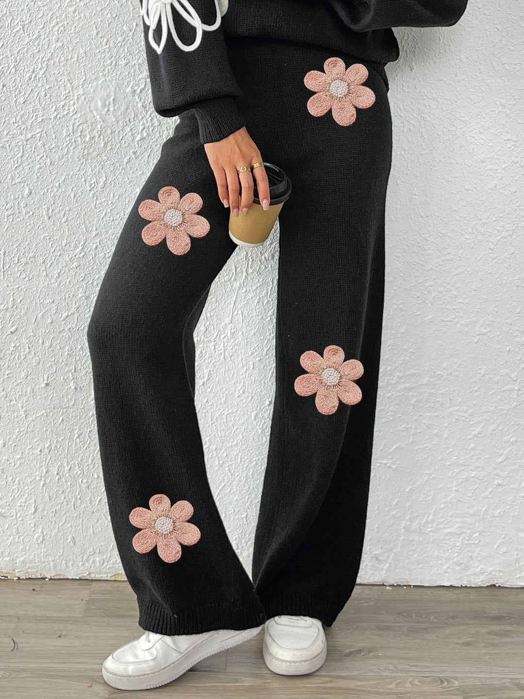 Damen lockere Strickhose mit floralen Applikationen Echo Archiv