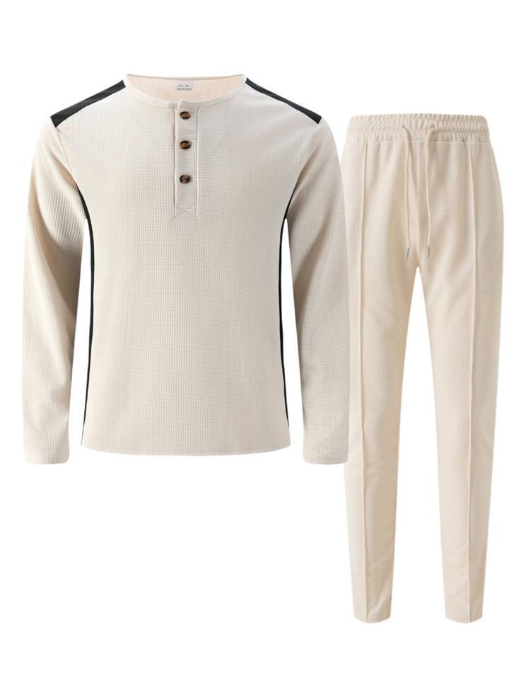 Herren Freizeitanzug mit elegantem Henley-Oberteil und komfortablen Jogginghosen Echoarchiv