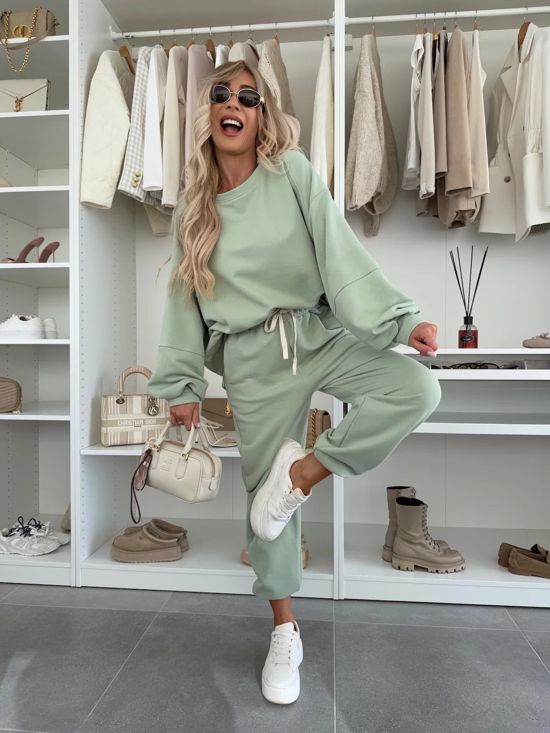 Damen Oversized Loungewear-Set aus weich angerautem Sweat mit Kordelzug-Jogginghose und relaxed Pullover – Élanora