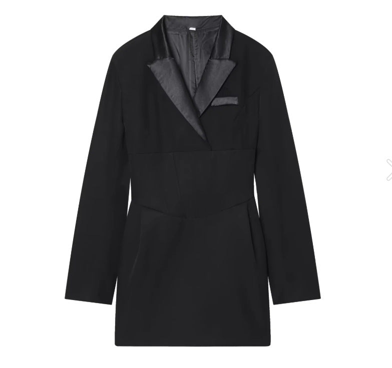 Damen 70+ tailliertes Blazerkleid mit Korsagen‑Optik, Reverskragen und figurformenden Abnähern Echo Archiv