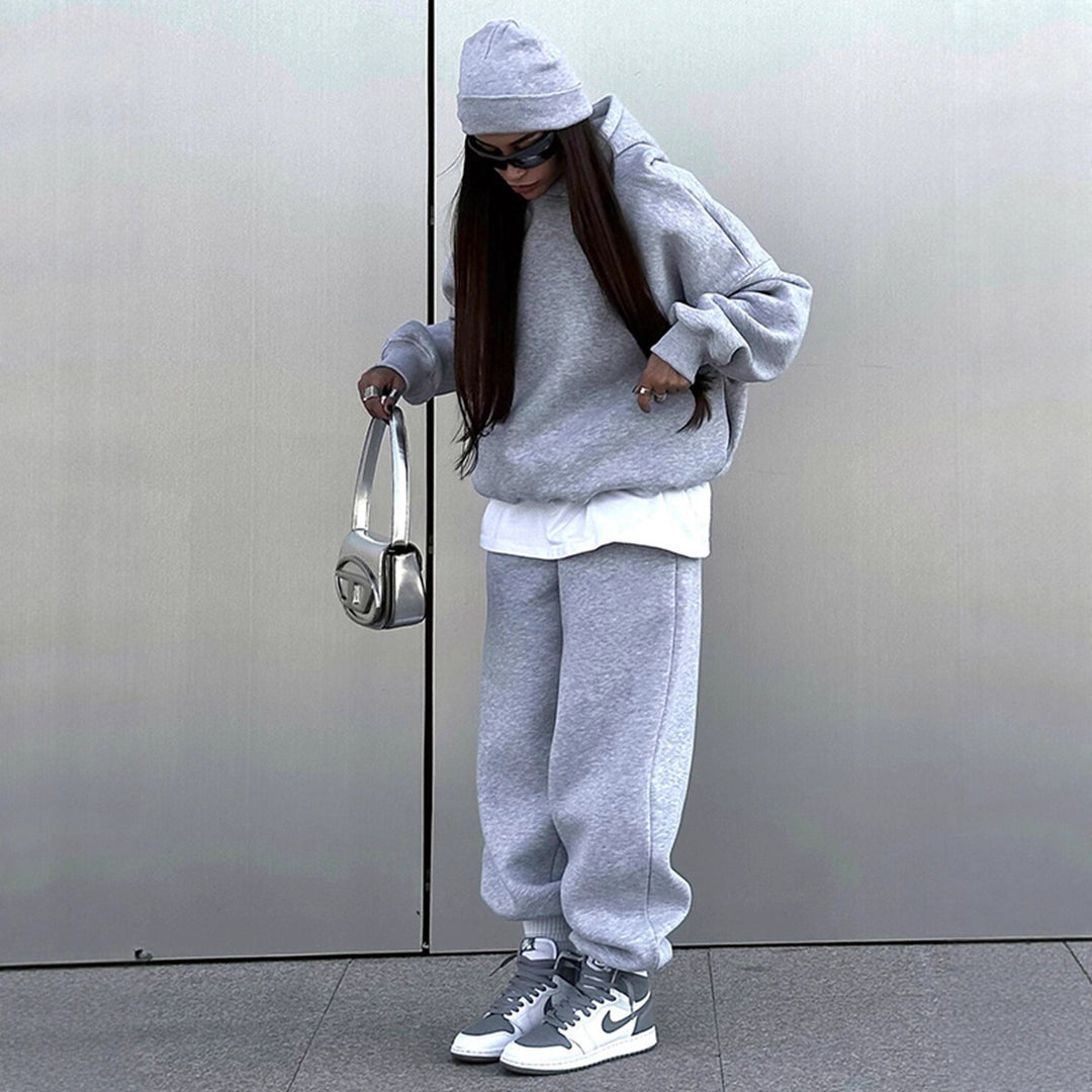 Damen urbanes Oversize-Lounge-Set mit Kapuzenpullover, locker geschnittener High-Waist-Jogginghose und passender Mütze – Auréline