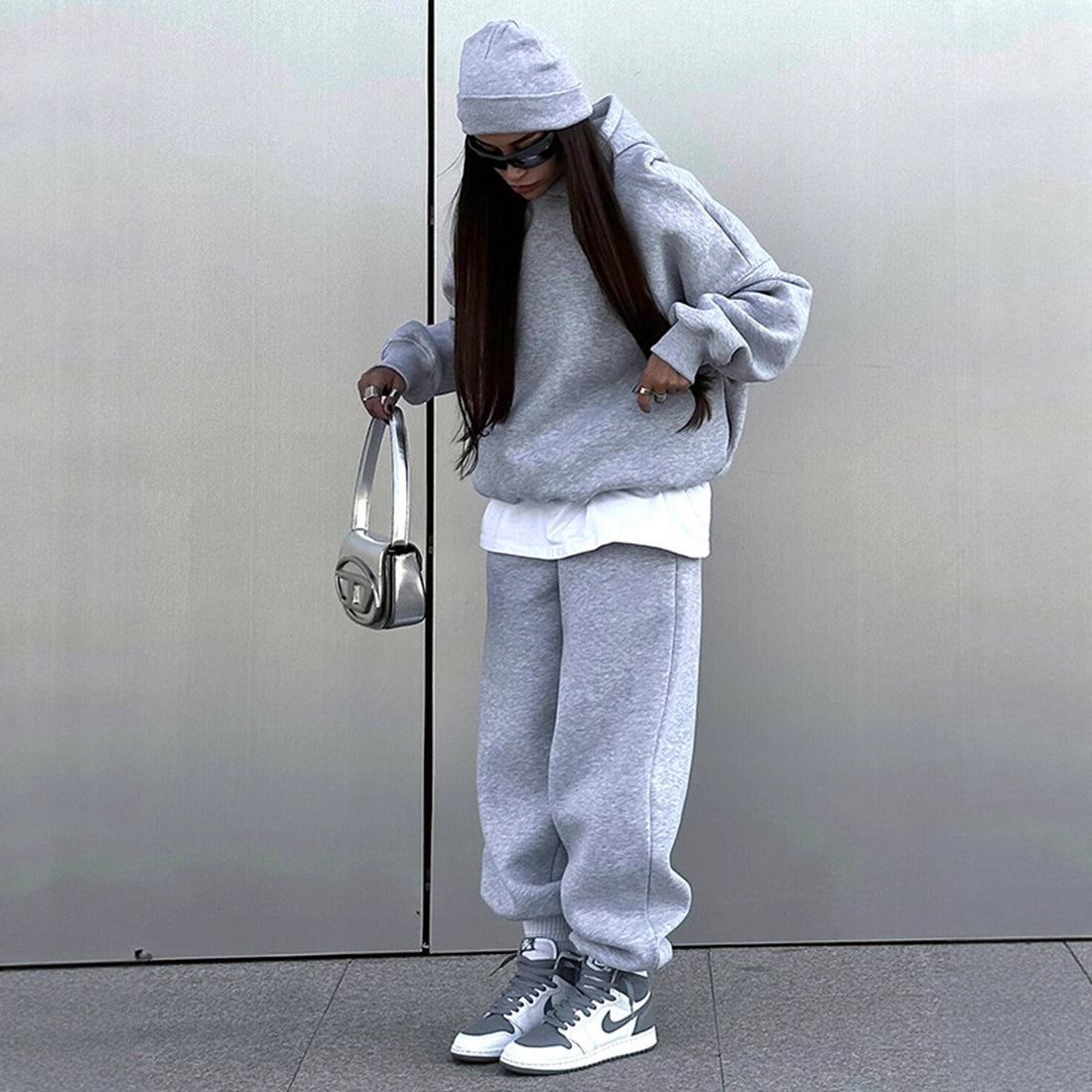 Damen urbanes Oversize-Lounge-Set mit Kapuzenpullover, locker geschnittener High-Waist-Jogginghose und passender Mütze – Auréline