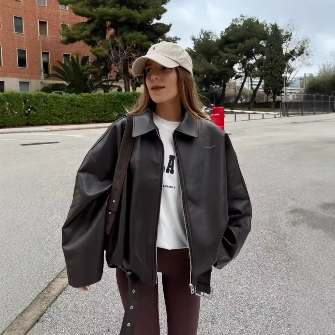 Damen Oversized Kunstleder-Bomberjacke mit Gürtel und Hemdkragen Echoarchiv