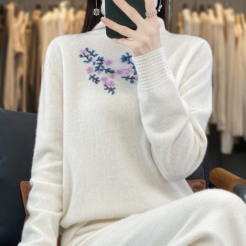 Damen Kaschmir‑Optik Rollkragenpullover mit zarter Blumenstickerei am Brustbereich Echoarchiv