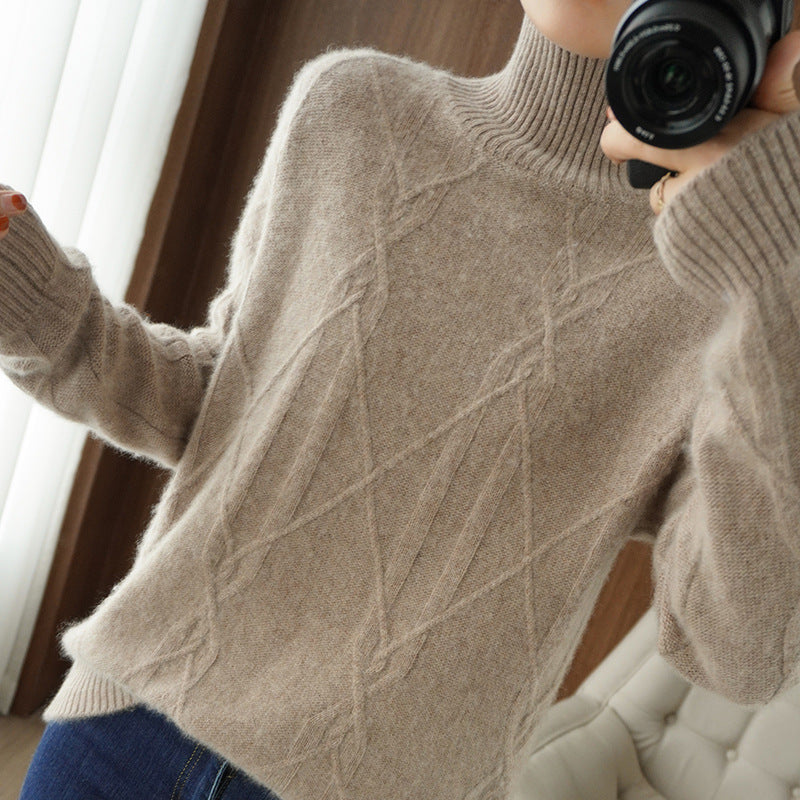 Damen Weicher Mohair‑Look Pullover mit hohem Rippkragen, Zopfmotiv und kastiger Oversize‑Passform Echoarchiv