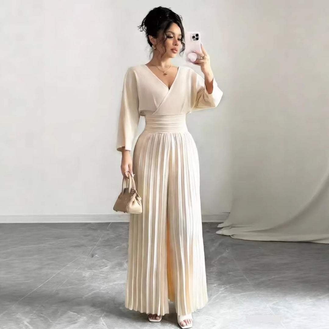 Damen Maxikleid mit Wickeloberteil, Tailliertem Rippbund und Plisseerock – Orélia
