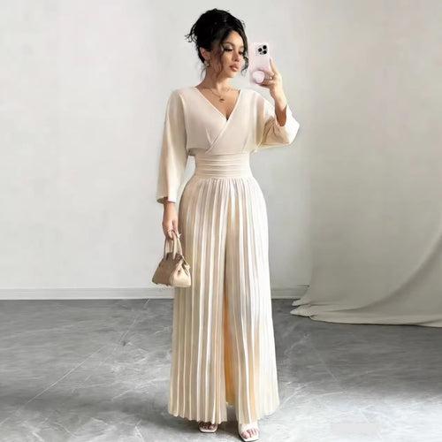 Damen Maxikleid mit Wickeloberteil, Tailliertem Rippbund und Plisseerock – Orélia