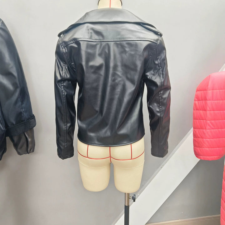 Damen nan figurbetonte Bikerjacke aus Kunstleder mit asymmetrischem Reißverschluss und aufgesetzter Klappentasche Echo Archiv