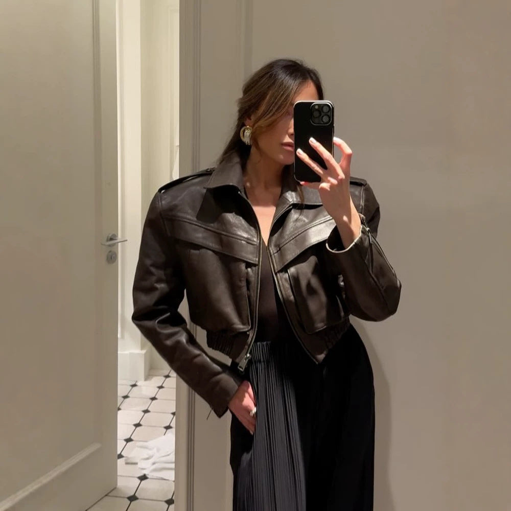 Damen Kurz geschnittene Lederjacke mit elastischem Saum und aufgesetzten Brusttaschen Echoarchiv