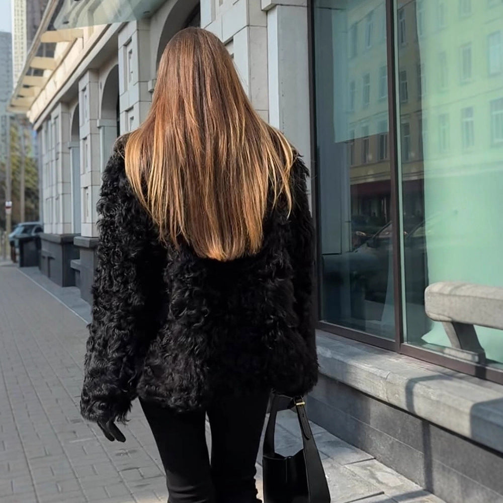Damen Boxy-Kurzmantel aus gewelltem Faux-Fur mit strukturierter Wellenoptik und offener Front Echoarchiv