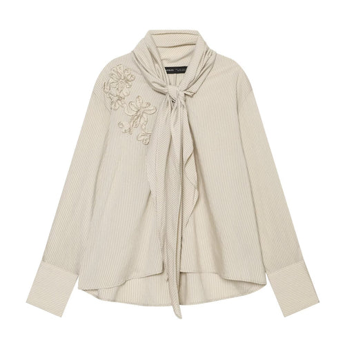 Damen Bluse mit Halstuchkragen, feinem Nadelstreifen und floraler Applikation Echoarchiv