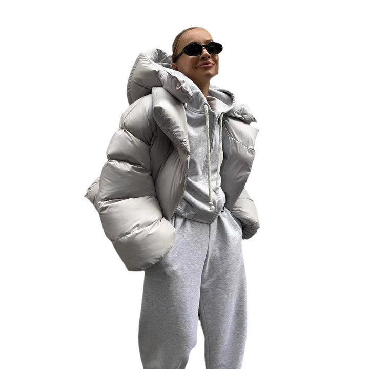 Damen oversized Daunenjacke mit hohem Kragen und voluminösen Ärmeln Echoarchiv