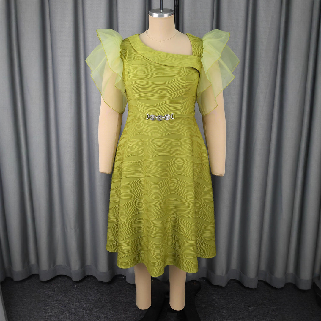 Damen Elegantes Abendkleid mit schimmernden Rüschendetails Echo Archiv