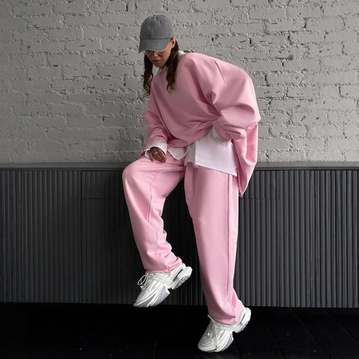 Damen oversized Lounge-Set mit ausgefranstem Saum, extra langem Sweatpullover und weiter hochgeschnittener Jogginghose – Avérine