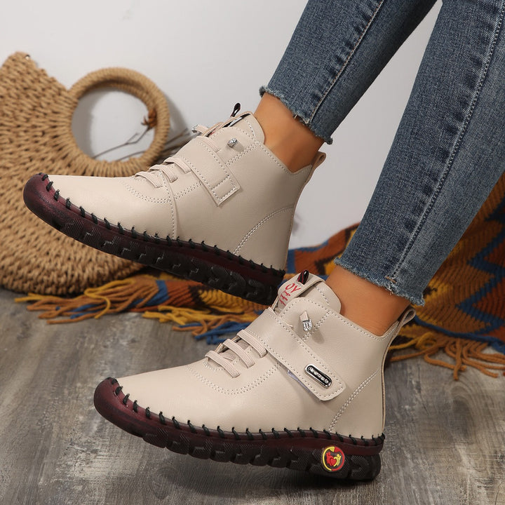 Damen nan stylishe knöchelhohe Komfort-Stiefelette mit Klettverschluss und handgenähter Ziernaht Echo Archiv