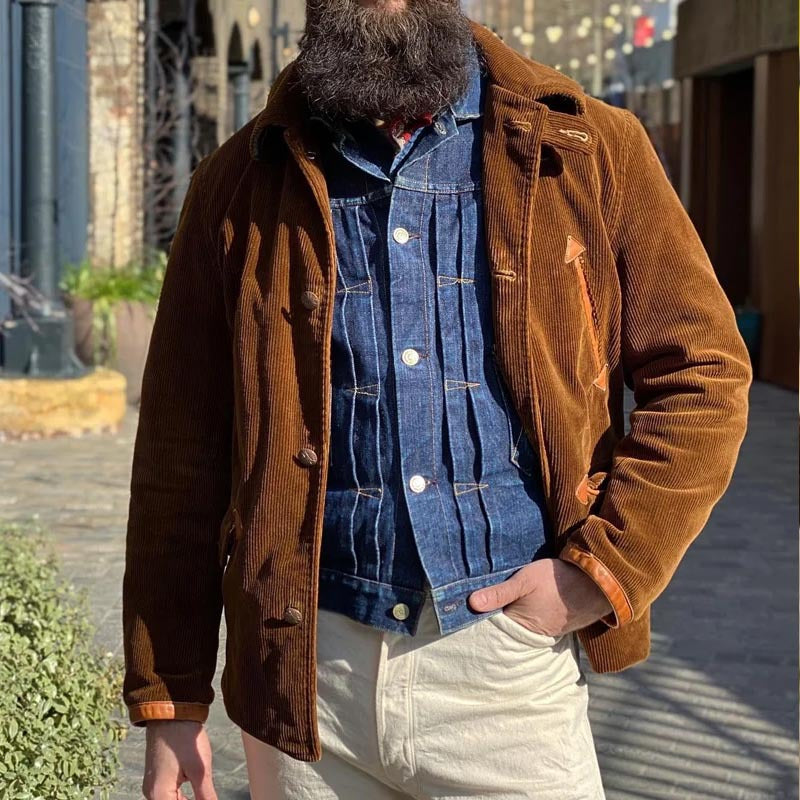 Herren cordjacke mit praktischem Taschen-Detail und Knopfverschluss Echoarchiv