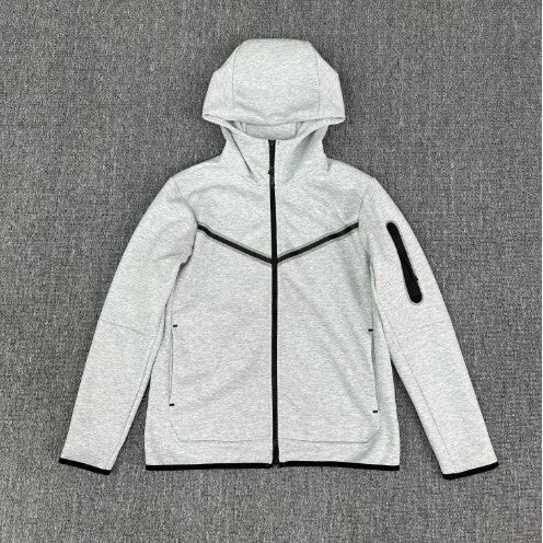 Herren sportliche Fleecejacke mit verstellbarem Kapuzenkragen und funktionalen Reißverschlusstaschen Echoarchiv