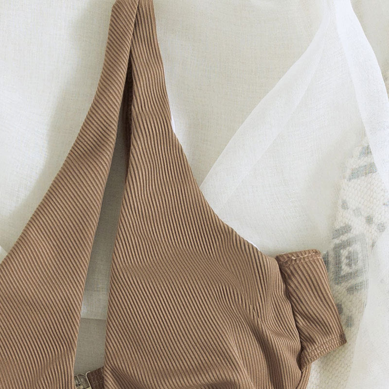 Damen Triangel-Bikini mit asymmetrischem Trägerdesign und modischen Rüschendetails Echo Archiv