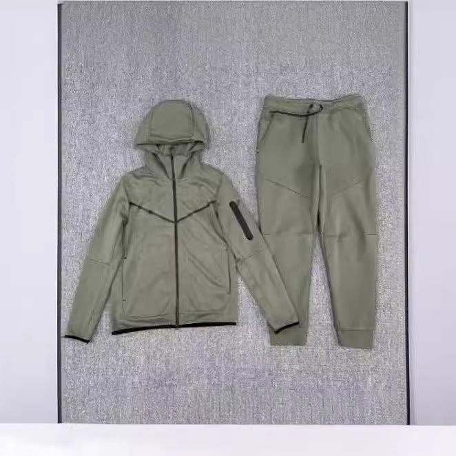 Herren modernes Trainingsanzug-Set mit ergonomischem Schnitt und atmungsaktiven Materialien Echoarchiv