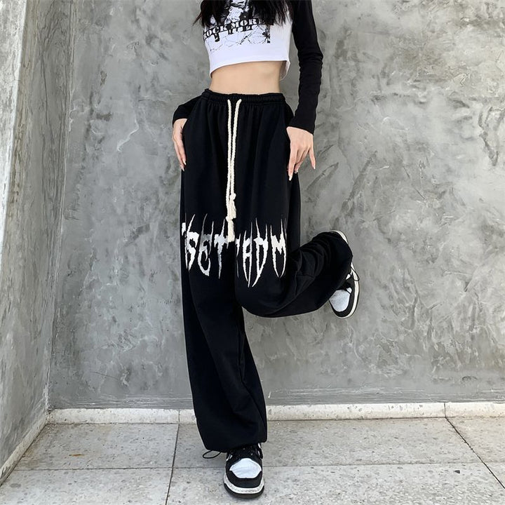 Damen weite Oversize-Sweatpants mit Kordelzug und Gothic-Print – Avérine
