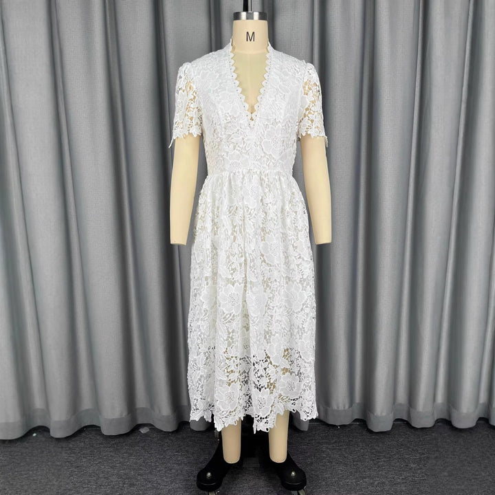 Damen Spitzen-Midi-Kleid mit elegantem V-Ausschnitt und Vintage-Rüschendetails Echo Archiv