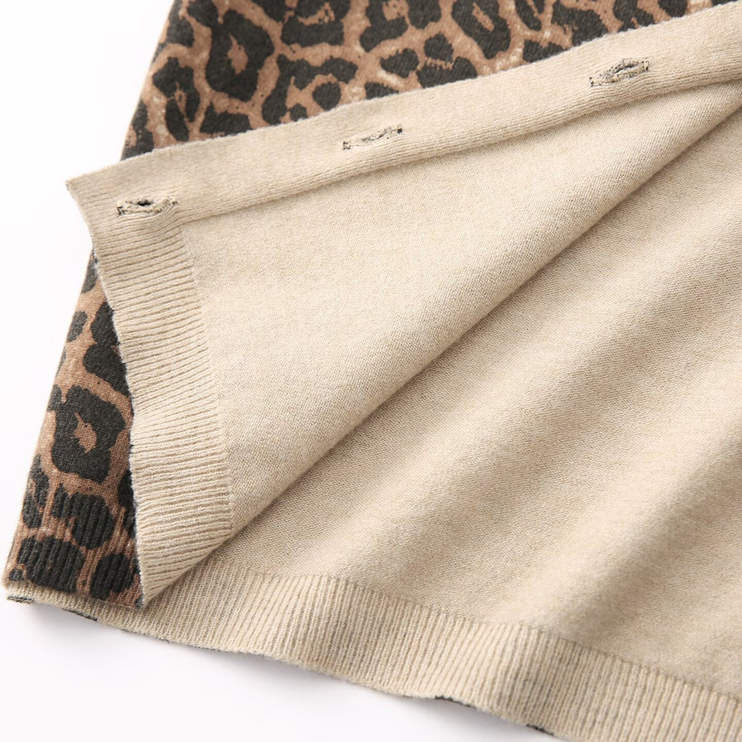 Damen Feinstrick-Cardigan mit Leoprint, Rundhals und durchgehender Knopfleiste Echoarchiv