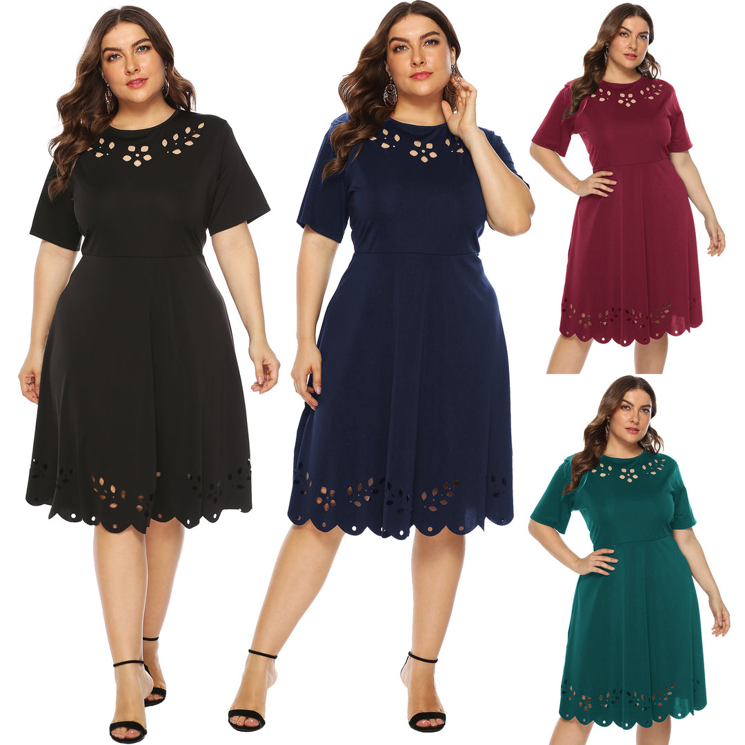Damen elegantes Kleid mit Ausschnitt und Rüschensaum Echo Archiv