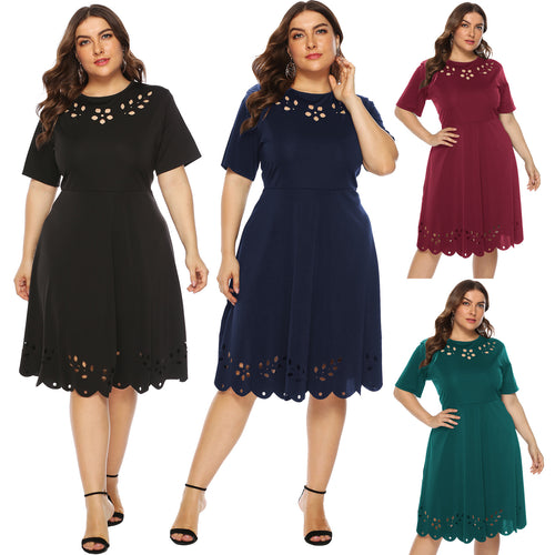 Damen elegantes Kleid mit Ausschnitt und Rüschensaum Echo Archiv