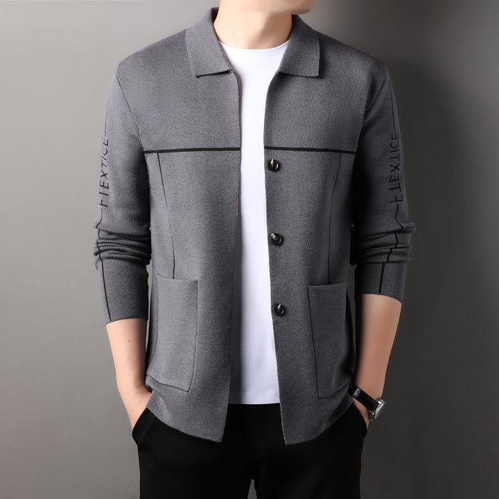 Herren modische Strickjacke mit hohem Kragen und eleganten Knöpfen Echoarchiv