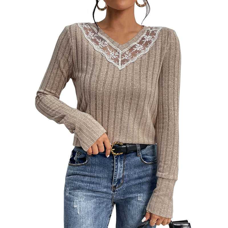 Damen Taillierter Rippstrick‑Pullover mit transparentem Spitzeneinsatz am V‑Ausschnitt Echoarchiv