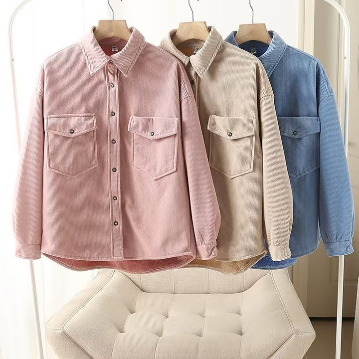 Damen oversized Cordhemdjacke mit wattiertem Teddyfutter, aufgesetzten Pattentaschen und Druckknopfleiste – Célinea