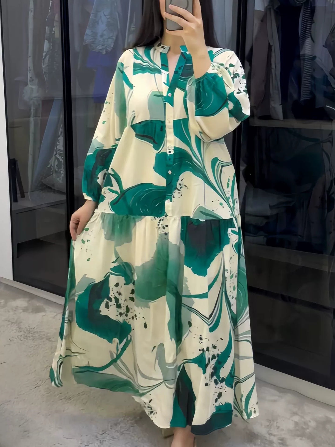 Damen Fließendes Stufenkleid mit Stehkragen, Ballonärmeln und Knopfleiste – Valéora