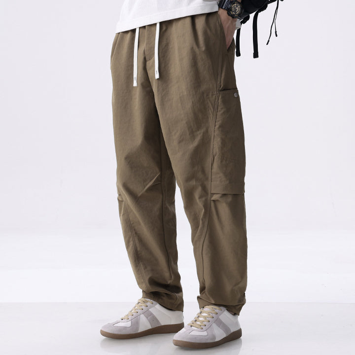 Herren Utility-Cargohose mit Kordelzugbund und seitlichen Pattentaschen Echoarchiv