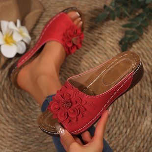 Damen Offene Zehen-Pantoletten mit Blumenapplikation, perforiertem Obermaterial und ergonomischer Keilsohle – Lioré