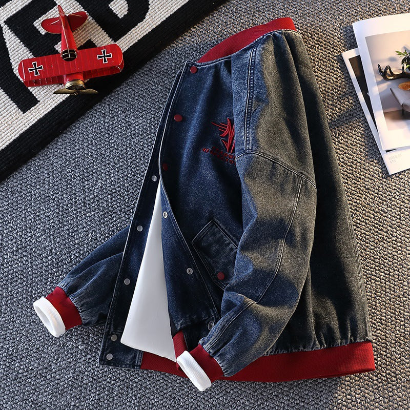 Herren sportliche Jeansjacke im College-Stil mit gesticktem Logo Echoarchiv