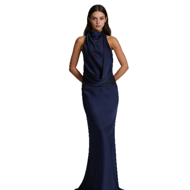 Damen Elegantes und fließendes Abendkleid mit hohem Kragen Echo Archiv