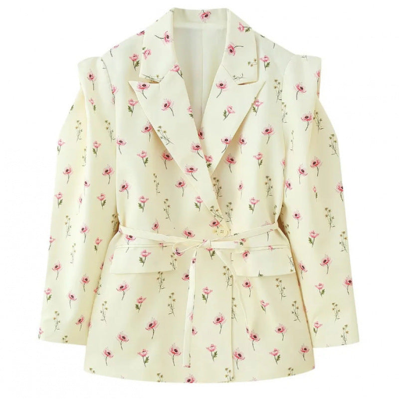 Damen Taillierter Blazer mit zarter Bindeband-Taille, betonter Schulterpartie und Pattentaschen Echo Archiv